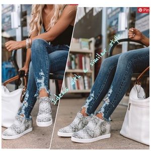 Sneaker Snake animal print bootie 8 1/2 8.5 zipper